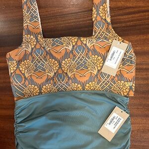NWT ALBION FIT Two Piece Swimsuit Size Large